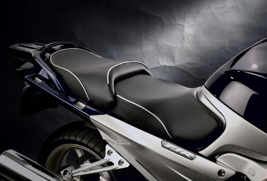 ヤマハ YAMAHA FJR1300 A/AS コンフォートシート ライダー側 Yamaha FJR1300 - Front and Rear Heat Silver Welt | Sargent Cycle